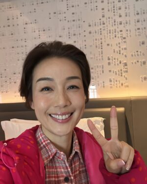 Elena Kong Mei-Yee Instagram - 初五接財神，初五開工大吉！

#江美儀 #開工大吉 #江美人
