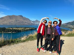 Elena Kong Mei-Yee Instagram - 2024年，總括嚟講係開心嘅！

雖然計劃趕唔上變化，但只要深信希望在明天吖嘛，日子就會過得越嚟越好㗎啦！

感恩我遇到嘅所有人同事，多謝你哋令我有精彩嘅一年！

只要你
自重 自愛 自律 善良
冥冥之中
會有最好的安排

祝大家2025會好好，好好，好好！

I am ready! 💪🏻💪🏻

#江美儀 #江美人 #2025 #感恩 #上天會有最好的安排