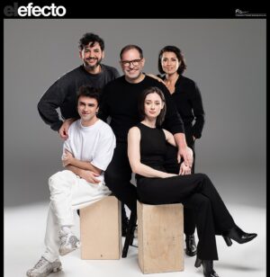 Elena Rivera Instagram - Muy ilusionada con esta nueva aventura y estos compañeros de viaje! Feliz de volver a pisar las tablas y vivir la magia del teatro.
Nos vemos en abril en @teatroscanal… y el 14 de marzo, estrenamos en Avilés… un teatro verdaderamente especial para mí 🎭 ❤️ @teatropvaldes 

👉 El Efecto
👉 Dirigida por: @fishersoto 
👉 Creada por @prebblela (creadora de ‘Succession’). Adaptación de @fishersoto y @rassereto 
👉 Con mis compis: @aliciaborrachero, @itzan.escamilla y @frnperea 

Let’s go🚀🚀🚀

📸 @javier_naval_studio_photo