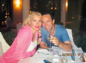 Eleni Menegaki Instagram - Η δικιά μου οικογένεια σχεδόν ολόκληρη γιορτάζει τα γενέθλια της αυτές τις μέρες και τις επόμενες !
Χρόνια Πολλά  στον παππού Δημήτρη, γιαγιά Ζετα , Μάκη , Λαουρα και Βαλέρια ! Σας αγαπώ πάρα πολύ ❤️