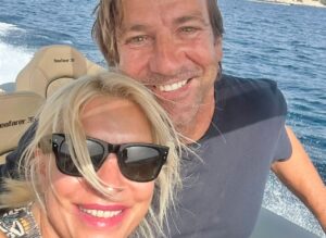 Eleni Menegaki Instagram - Η δικιά μου οικογένεια σχεδόν ολόκληρη γιορτάζει τα γενέθλια της αυτές τις μέρες και τις επόμενες !
Χρόνια Πολλά  στον παππού Δημήτρη, γιαγιά Ζετα , Μάκη , Λαουρα και Βαλέρια ! Σας αγαπώ πάρα πολύ ❤️