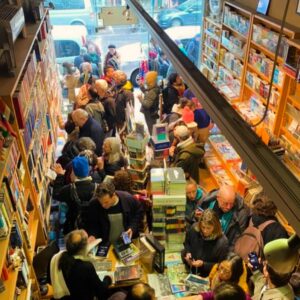 Elif Şafak Instagram - A much loved Palestinian bookshop in East Jerusalem was raided by the police in Israel and the booksellers were arrested and books were confiscated. This is unacceptable, totally wrong but it did not get enough attention in international media. Bookshops are among our last remaining spaces of free speech, cultural dialogue, empathy and connectivity. While I am glad that the bookseller Mahmood Muna and his young nephew were released today, I find it important that we raise our voices also for cultural spaces, bookshops and libraries. They must be protected and respected. I know this sounds like a "luxury" amidst such immense human suffering , but protecting booksellers and bookshops is important not only for a small literary community but whole humanity. I am attaching a statement put out by the Edinburgh Book Festival that explains in further detail what happened @edbookfest 📚📚📚 Kudüs'te çok sevilen Filistinli bir kitapevine İsrail polisinin baskın yapması, kitapçıları tutuklaması, kitaplara el koyup suç unsuru muamelesi yapması kabul edilemez, yanlış ve hazin. Bunca acı elem ve ölüm arasında kitapevlerini konuşmak zor ama kütüphanelere, kültürel ve edebi alanlara ve kitapevlerine sahip çıkmak önemli.
