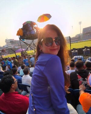 Elina Samantray Instagram - What an experience!! Always been a crazy cricket fan🇮🇳…Today got this opportunity to live in that moment. Watched today with my forever cricket partner @reet_samantaray__ ♥️

India🇮🇳🫶🏻

#cricket #indiaengland #barabatistadium #odimatch #odisha #rayelinasamantaray #indiaenglandodiseries #cuttack