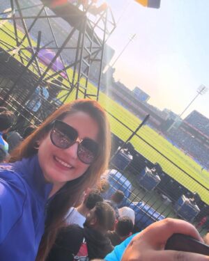 Elina Samantray Instagram - What an experience!! Always been a crazy cricket fan🇮🇳…Today got this opportunity to live in that moment. Watched today with my forever cricket partner @reet_samantaray__ ♥️

India🇮🇳🫶🏻

#cricket #indiaengland #barabatistadium #odimatch #odisha #rayelinasamantaray #indiaenglandodiseries #cuttack