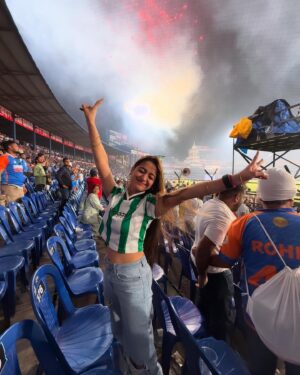 Elina Samantray Instagram - What an experience!! Always been a crazy cricket fan🇮🇳…Today got this opportunity to live in that moment. Watched today with my forever cricket partner @reet_samantaray__ ♥️

India🇮🇳🫶🏻

#cricket #indiaengland #barabatistadium #odimatch #odisha #rayelinasamantaray #indiaenglandodiseries #cuttack