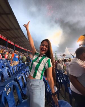 Elina Samantray Instagram - What an experience!! Always been a crazy cricket fan🇮🇳…Today got this opportunity to live in that moment. Watched today with my forever cricket partner @reet_samantaray__ ♥️

India🇮🇳🫶🏻

#cricket #indiaengland #barabatistadium #odimatch #odisha #rayelinasamantaray #indiaenglandodiseries #cuttack