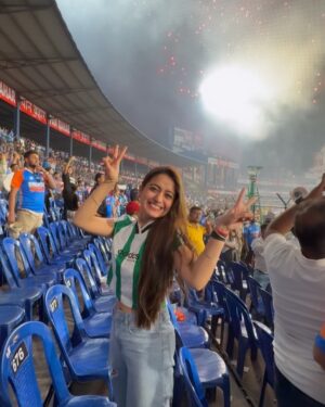 Elina Samantray Instagram - What an experience!! Always been a crazy cricket fan🇮🇳…Today got this opportunity to live in that moment. Watched today with my forever cricket partner @reet_samantaray__ ♥️

India🇮🇳🫶🏻

#cricket #indiaengland #barabatistadium #odimatch #odisha #rayelinasamantaray #indiaenglandodiseries #cuttack
