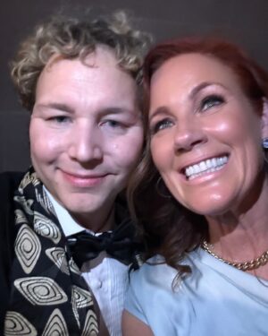 Elisa Donovan Instagram - It was a 💫beautiful night💫 at the @sfballet Opening Night Gala. The vibrance, passion, creativity, commitment, and fierce hard work of the artists in this breathtaking company is a thing of grace and beauty. 

In this particular moment in time we are living in that seems to highlight ugliness and violence and vitriol and hatred, we must be just as tenacious in our battle to choose love. 
To celebrate art and expression. 
In so many moments in history, art has been a form of rebellion, of resistance, of defiance. A way of thriving through pain & suffering. 

Keep shining. 💖
Keep creating. 💕
Keep supporting joy, creativity, knowledge, new ideas. 💡 
Only light can overcome darkness. ☀️ 
Be a bright light. It’s more vital now than ever. ✨ 

Thank you to @pampreston for chairing a magical event and to the entire  @sfballet company led by @rojotamara for the gorgeous performances that moved me to tears multiple times. 
It’s going to be quite a season! 🩰 #sfballet #sfballetgala #ballet #art #expression #resist #chooselove