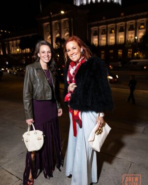 Elisa Donovan Instagram - It was a 💫beautiful night💫 at the @sfballet Opening Night Gala. The vibrance, passion, creativity, commitment, and fierce hard work of the artists in this breathtaking company is a thing of grace and beauty. 

In this particular moment in time we are living in that seems to highlight ugliness and violence and vitriol and hatred, we must be just as tenacious in our battle to choose love. 
To celebrate art and expression. 
In so many moments in history, art has been a form of rebellion, of resistance, of defiance. A way of thriving through pain & suffering. 

Keep shining. 💖
Keep creating. 💕
Keep supporting joy, creativity, knowledge, new ideas. 💡 
Only light can overcome darkness. ☀️ 
Be a bright light. It’s more vital now than ever. ✨ 

Thank you to @pampreston for chairing a magical event and to the entire  @sfballet company led by @rojotamara for the gorgeous performances that moved me to tears multiple times. 
It’s going to be quite a season! 🩰 #sfballet #sfballetgala #ballet #art #expression #resist #chooselove
