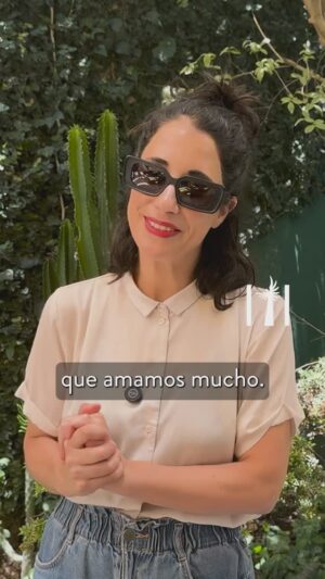 Elisa Zulueta Instagram - ¡Qué linda entrevista!🥹 Conversamos con la maravillosa @elisazulue sobre su nominación a los @premioscaleuche y fue muy emocionante escucharla. Primero, por la reflexión que aportó a su personaje respecto de la construcción de los espacios privados para encontrarse como mujer. Y también por supuesto, nos conmueve mucho el reconocimiento que hace Elisa al trabajo solidario de Chileactores. Nos inspira a seguir apoyando a nuestros artistas. ¡Muchas gracias, Elisa! 

Y a ti, ¿te gustó su interpretación en “El lugar de la otra”? Puedes votar por Elisa o cualquiera de tus artistas favoritas en premioscaleuche.cl