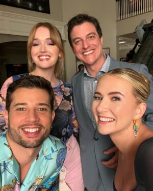 Eliza Bennett Instagram - It’s Dynasty’s seven year anniversary 💎 It was a wild ride bringing Amanda Carrington to life and I’m forever ever grateful for this job, it was my first job back after Covid and it felt so nice to be on set again and working with the loveliest crew of people. HAPPY 7 YEARS Dynasty you crazy bitch.