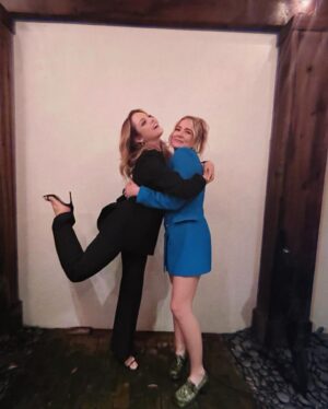 Eliza Bennett Instagram - It’s Dynasty’s seven year anniversary 💎 It was a wild ride bringing Amanda Carrington to life and I’m forever ever grateful for this job, it was my first job back after Covid and it felt so nice to be on set again and working with the loveliest crew of people. HAPPY 7 YEARS Dynasty you crazy bitch.