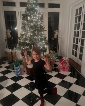 Elizabeth Hendrickson Instagram - Time to get back to LA to defrost and eat only salad but what a great trip ! 
Happy Holidays everyone !