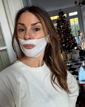 Elizabeth Hendrickson Instagram - Time to get back to LA to defrost and eat only salad but what a great trip ! 
Happy Holidays everyone !