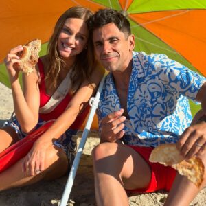 Emilia Daiber Instagram - Este sabado y domingo empezamos una nueva temporada de @sabingochv 2025… con grandes sorpresas…. Primero darle la bienvenida a @cataolcay y @_monicagodoy_ que llegan como buenas amigas a buscar rincones entretenidos de Chile…. Regresa Haciendo Patria…. Y empezamos un nuevo desafio con mi querida @emiliadaiber ya que nos tomamos las playas de chile… en DE PLAYA EN PLAYA…. 
Los esperamos!!! Donde les gustaría que fuésemos con el programa….
