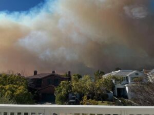 Emily Procter Instagram - Thank you to all the people who are fighting this. Watching the fire, police and DWP head towards this fire as we left was so awe inspiring.
I am so grateful and praying for your safety.
