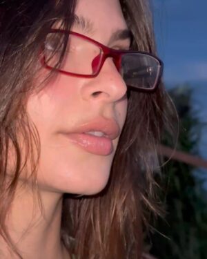 Emily Ratajkowski Instagram - eu amo o rio 🇧🇷 ❤️🫂 so so much !