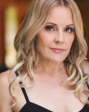 Emma Caulfield Ford Instagram - Thanks @skinspirit in Pasadena for the pre photo glow. Can’t wait to see you again. Photo by @robertkazandjian