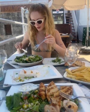 Emma Laird Instagram - Bye bye 🌞🍉🐬🦪🏝️🐙🍦🐚💖👙
