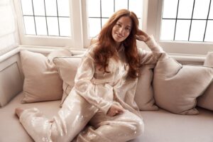 Emma Watkins Instagram - So lovely to catch up with @sarrahlemarquand about my new role hosting #ABC series ‘Teenage Boss’, the PhD, Emma Memma and everything in between 🫶🏽 #thankyou @stellarmag 
 
Photographer: @damianbennettphoto 
Styling: @kellyahume
Hair: @travisbalckehair
Make-up: @nomesmcfad
Interview and Editor-in-chief: @sarrahlemarquand

The full interview can be found on Something To Talk About, wherever you get your podcasts. The full shoot and highlights from the interview can be seen in Stellar, inside The Sunday Telegraph (NSW), Sunday Herald Sun (VIC), The Sunday Mail (QLD) and Sunday Mail (SA) this weekend.