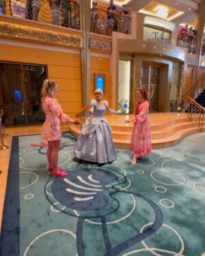 Emma Watkins Instagram - Only on a Disney cruise: 

1. All smiles after meeting the princesses
2. Shaking our tails with Bluey
3. Pirate night fun
4. Fireworks at sea
5. Princess twirls
6. Wondering about the Disney Wonder
7. Andy’s room = best Kids Club ever (so wish I was a kid)
8. Dinner at Animator’s Palate
9. Belle chats

#DisneyMagicatSea 
#hostedbyDisney 
 
 
 
 
 
 
 
 
 
 
 

This sailing experience was gifted to me by Disney Cruise Line AU/NZ 🛳️