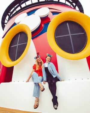 Emma Watkins Instagram - Only on a Disney cruise: 

1. All smiles after meeting the princesses
2. Shaking our tails with Bluey
3. Pirate night fun
4. Fireworks at sea
5. Princess twirls
6. Wondering about the Disney Wonder
7. Andy’s room = best Kids Club ever (so wish I was a kid)
8. Dinner at Animator’s Palate
9. Belle chats

#DisneyMagicatSea 
#hostedbyDisney 
 
 
 
 
 
 
 
 
 
 
 

This sailing experience was gifted to me by Disney Cruise Line AU/NZ 🛳️