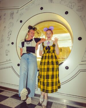 Emma Watkins Instagram - Only on a Disney cruise: 

1. All smiles after meeting the princesses
2. Shaking our tails with Bluey
3. Pirate night fun
4. Fireworks at sea
5. Princess twirls
6. Wondering about the Disney Wonder
7. Andy’s room = best Kids Club ever (so wish I was a kid)
8. Dinner at Animator’s Palate
9. Belle chats

#DisneyMagicatSea 
#hostedbyDisney 
 
 
 
 
 
 
 
 
 
 
 

This sailing experience was gifted to me by Disney Cruise Line AU/NZ 🛳️