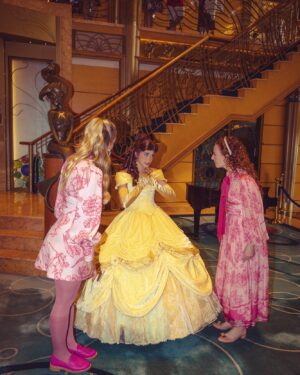 Emma Watkins Instagram - Only on a Disney cruise: 

1. All smiles after meeting the princesses
2. Shaking our tails with Bluey
3. Pirate night fun
4. Fireworks at sea
5. Princess twirls
6. Wondering about the Disney Wonder
7. Andy’s room = best Kids Club ever (so wish I was a kid)
8. Dinner at Animator’s Palate
9. Belle chats

#DisneyMagicatSea 
#hostedbyDisney 
 
 
 
 
 
 
 
 
 
 
 

This sailing experience was gifted to me by Disney Cruise Line AU/NZ 🛳️
