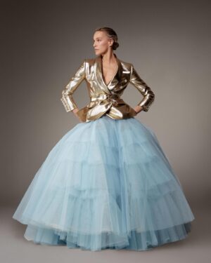 Emma Wiklund Instagram - Thank you @alexismabille ! It was such a wonderful experience to be part  of your Haute Couture shoot last week in Paris! To be a member of your amazing team and all the other beautiful friends of yours. Loved my two looks, the makeup, the hair. It’s been a while since I got to wear masterpieces like yours.  And to swirl around in front of the camera of course. And all this together with my friend @fredrikrobertsson ❤️🙏💋❤️#alexismabille #hautecouture #paris
