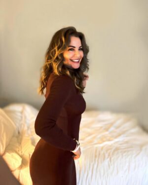 Erica Durance Instagram - When I was a kid I was taught to, “Love your neighbor as yourself.” How can you do that if “loving yourself” is selfish? So here I am at this point in my life trying to figure that out. Probably a life long process, but maybe it begins with learning to accept yourself… the good, bad, and ugly?? I rarely like pictures of myself, for many reasons, but I like this one. Why?? Because I am full of joy. Letting go of grief just a little. Getting back a piece of myself that I thought long gone.
Thanks @n_durance for making me laugh like no other, for being my North Star. To all of you out there that are trying to love yourself… baby steps.. we’ve got this 😘😘😘😘