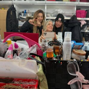 Ever Carradine Instagram - Last night in the freezing cold at an undisclosed location, I wrapped The Handmaid’s Tale. I have so many things to say, and so many photos to share, but am at a loss for words (and have signed an NDA). To put it simply, in a career that spans almost 30 years, this has been, hands down, the most personally and creatively rewarding experience to date. The cast is divine. The crew is so special I want to shove them in my luggage and take them home with me. The writers are as kind as they are talented. It’s been a special gig, to say the least. More photos later, but for now, here are some spoiler free images of my last night in Gilead. And yes, I had champagne alone in my hotel room at 2am and raised a glass to nine years and six seasons of @handmaidsonhulu. #praisebe #thatsawrap #workfinish #naomiputnam #naomilawrence #thehandmaidstale