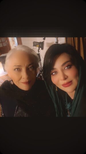 Faghiheh Soltani Instagram - مگه داریم زیباتر ، دوست داشتنی تر
 و‌ باشکوه تر از شما 😍
👑🧿♥️👌🏻⭐️
بانو #مهرو_نونهالى 
چقدر سعادتمندم
 که با شما  در این سریال 
هم بازی هستم ♥️🙏🏽🥰
@mahrounownahali 
#سریال_خانگی #سریال_ایرانی #سریالجدید