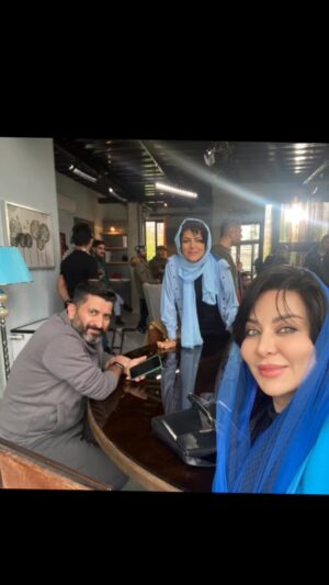 Faghiheh Soltani Instagram - با همکاران جان
سر صحنه همین الان یهویی 😉💚🌺⭐️
شمال زیبا ...هوا عالی .. جای شما خالی ☺️👌🏻✅

@rouzbeh.abbasi 
@mah.monire 
#سریال_نمایش_خانگی 
#پلتفرم