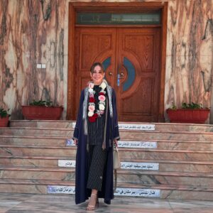 Fatima AlBanawi Instagram - شايفتك يا ٢٠٢٥ ومستبشرة فيكي خير، ولسّة شايفتك يا ٢٠٢٤ وممتنة ليكي ولكل الدروس، حتى لو مرات كان نفسي أأأأعصب عليكي وأعضِّك 👁️👁️ مين سمع أغنية (ما حنام) ومن يومها ما بينام؟ 🌝 💤 

2025 I see you and I’m hopeful, and I still see you 2024 and I’m grateful to you, regardless of those times when I wanted to screeeaam and bite you!!! 👀 Who listened to the song (Ma Hanam)? 🎶🎵