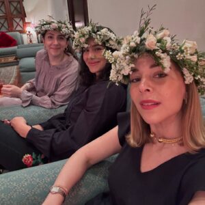 Fatima AlBanawi Instagram - شايفتك يا ٢٠٢٥ ومستبشرة فيكي خير، ولسّة شايفتك يا ٢٠٢٤ وممتنة ليكي ولكل الدروس، حتى لو مرات كان نفسي أأأأعصب عليكي وأعضِّك 👁️👁️ مين سمع أغنية (ما حنام) ومن يومها ما بينام؟ 🌝 💤 

2025 I see you and I’m hopeful, and I still see you 2024 and I’m grateful to you, regardless of those times when I wanted to screeeaam and bite you!!! 👀 Who listened to the song (Ma Hanam)? 🎶🎵
