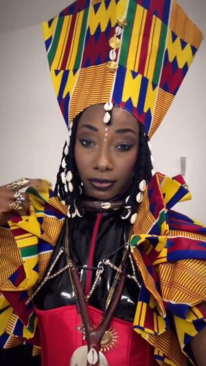Fatoumata Diawara Instagram - Merci Nîmes pour cette belle soirée inoubliable 💙💙🙏🏾🙏🏾❤️!