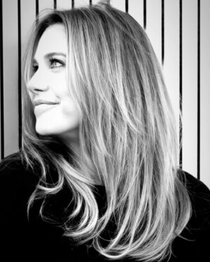 Felicitas Woll Instagram - Dieses Jahr spricht für sich! 
Ich danke euch, für eure Treue! Für jedes liebe Wort, dass mir hier geschrieben wurde von euch! 
Es war viel positive Energie, die mich hier erreicht hat. Und über die bin ich glücklich! 
Ich bin große Schritte gegangen, hab meinen Mut gesattelt und bin los geritten! Und genauso, geht es Schritt für Schritt weiter! ✌🏻

Ich wünsche euch einen guten Rutsch ins neue Jahr! 
Mit  Leichtigkeit, Mut und einem Lächeln, so oft es geht!  Goodbey 2024….welcome new chapter✨