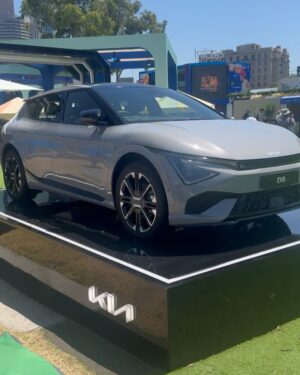 Fernanda Castillo Instagram - Vivimos grandes  momentos en una aventura que nos llevó miles de kilómetros hasta Melbourne, para disfrutar de  la magia del Australian Open. 🎾

Inspirarnos con el deporte y sorprendernos con los #EV de #Kia fue una experiencia única y emocionante. 💚⚡

Gracias @kiamexico por llevarnos siempre a dar el siguiente paso! AO 2026, allá vamos.

@kia.worldwide 

#MakeYourMove
#WhatsYourNextMove
#AusOpen #AO2025
#Publicidad