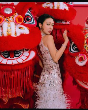 Fiona Sit Instagram - 祝大家在新的一年裡面，身體健康， 事事順利。2025 一定會比2024 更光，更溫暖。讓我們2025一起 做一個無悔和善良的 可爱靈魂。 May we well receive all surprises given to us in 2025 , no matter they be up or down , soft or hard , good or bad , they are all here to help us grow ❣️❣️❣️ love you all with all my heart . 新年快樂！