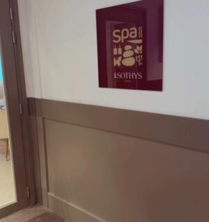 Florencia Bertotti Instagram - Carrete de la felicidad 💛
No les voy a explicar las fotos, hablan x sí solas.
El SPA de este lugar es espectacular!
Hay Hammam, saunas y jacuzzis al aire libre. Hay masajes  para parejas, masajes para deportistas y tratamientos de belleza de todo tipo. Y mi cosa preferida es q las camillas se calientan para q no sientas fríoloooo
Nos quedamos a vivir acá @clubmedalpes 
#amazingfamily #amazingexperience