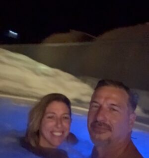 Florencia Bertotti Instagram - Carrete de la felicidad 💛
No les voy a explicar las fotos, hablan x sí solas.
El SPA de este lugar es espectacular!
Hay Hammam, saunas y jacuzzis al aire libre. Hay masajes  para parejas, masajes para deportistas y tratamientos de belleza de todo tipo. Y mi cosa preferida es q las camillas se calientan para q no sientas fríoloooo
Nos quedamos a vivir acá @clubmedalpes 
#amazingfamily #amazingexperience