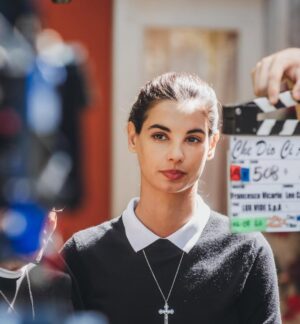 Francesca Chillemi Instagram - Ci vediamo giovedì 27.02 su Rai 1 con #CheDioCiAiuti8 ✨ 
@luxvide @chediociaiuti_official @fremantleit