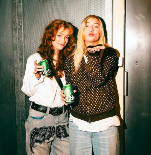Froukje Veenstra Instagram - Wij zijn heel blij om te mogen zeggen dat ‘Ik Haat Hem Voor Jou’ is genomineerd voor een 3FM Award. Je kan nu op ons stemmen in de categorie ‘Beste Samenwerking’ (en op @froknroll in de categorie ‘Beste Artiest’) 💖 De 3FM awards zijn altijd een van de leukste avonden van het jaar, heel veel zin om jullie daar allemaal te zien!!