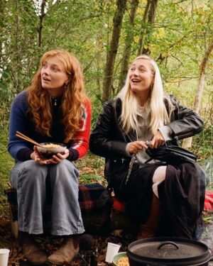 Froukje Veenstra Instagram - Wij gingen op pad met @yousefgnaoui en @faberyayo voor hun nieuwe serie ‘Yous & Yay in het wild’ en hadden mooie en gezellige gesprekken 🦢🚣🌾

De hele aflevering is te zien via de website van @npostart.