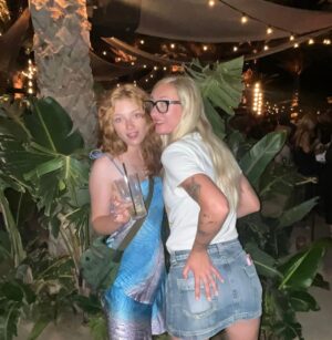 Froukje Veenstra Instagram - Wij zijn heel blij om te mogen zeggen dat ‘Ik Haat Hem Voor Jou’ is genomineerd voor een 3FM Award. Je kan nu op ons stemmen in de categorie ‘Beste Samenwerking’ (en op @froknroll in de categorie ‘Beste Artiest’) 💖 De 3FM awards zijn altijd een van de leukste avonden van het jaar, heel veel zin om jullie daar allemaal te zien!!