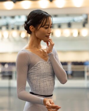 Fumi Kaneko Instagram - Cinderella 🩵💗🤍 @royalballetandopera 
Looking forward to revisiting this fairytale that reminds me of childhood memories 🧚🏼‍♀️
Photos by @dancersdiary 📸
Leotard and skirt @stina_official_ 🎀