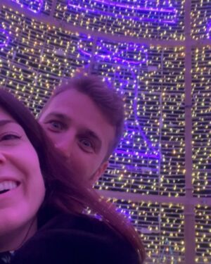 Gabriela Barros Instagram - Ai iai ia iaaaaiiii Sevilla guapa!  Con mi guapita y mi guapón! 🩷💃🏻