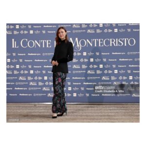Gabriella Pession Instagram - Oggi a Palazzo Farnese per la presentazione e conferenza stampa de “Il Conte di Montecristo” regia di Bille August,  in onda su @rai1official dal 13 Gennaio 🔥
@palomarproduction 
Total look @giorgioarmani 
#samclaflin 
#jeremyirons 
#billeaugust 
#ilcontedimontecristo 
#thecountofmontecristo