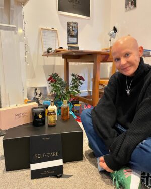 Gail Porter Instagram - What a lovely gift from @SolgarUK. A great start to the beginning of the new year #goldenstart #goldstandard.