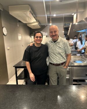 Garima Arora Instagram - What a smashing end to the year to have @anupampkher dine with us! His real life persona is even more lovable than all the reel roles I’ve seen him in. Always admired his work, his politics and now him as himself; a true ⭐️